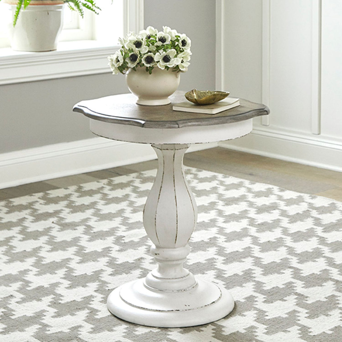 Magnolia Manor / Round Accent Table